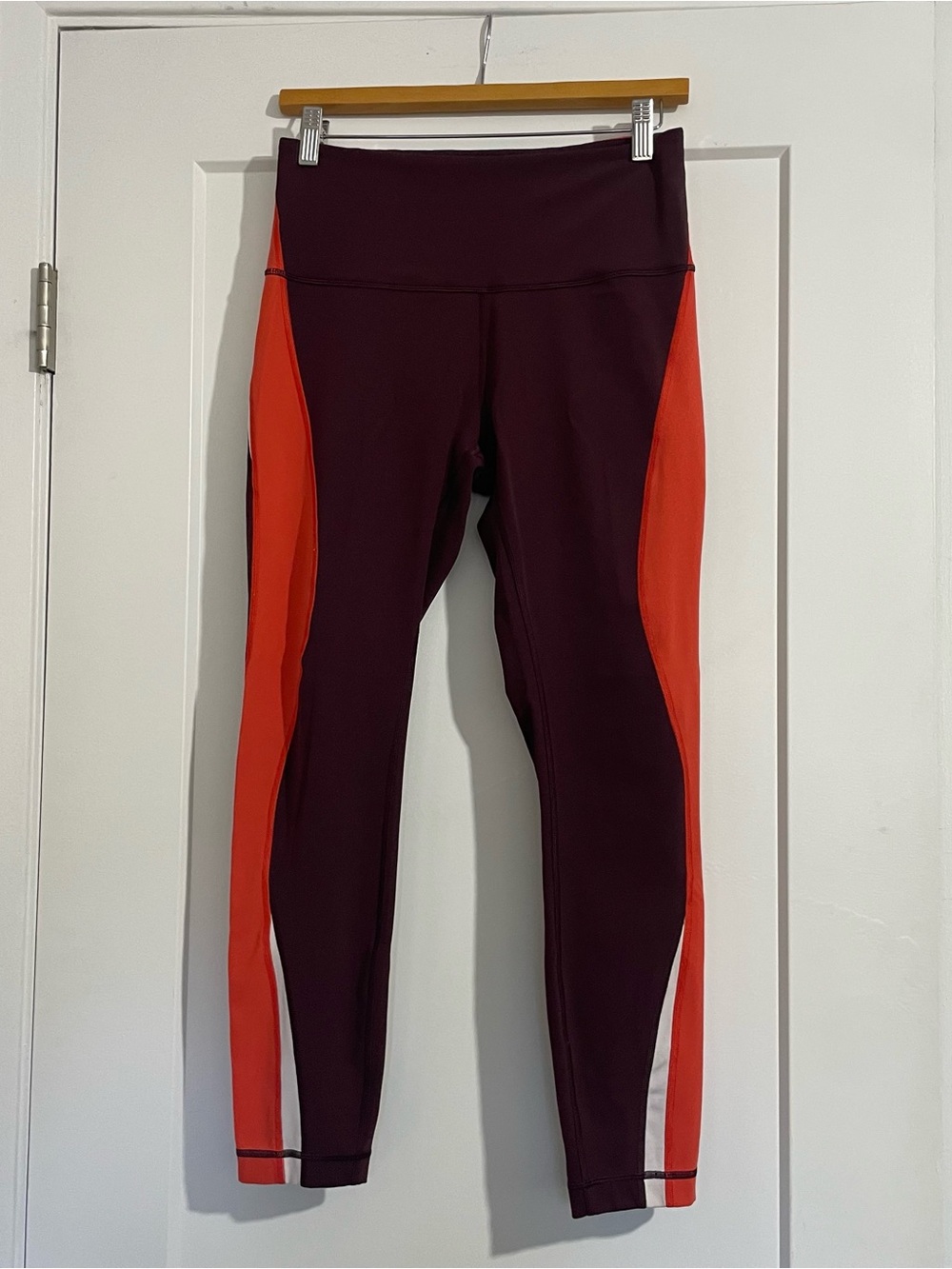 Lululemon Kick Serve Sweat Tight 25"
Bordeaux Drama / Vivid Flame / White